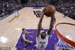 步都备受关 步都备受关